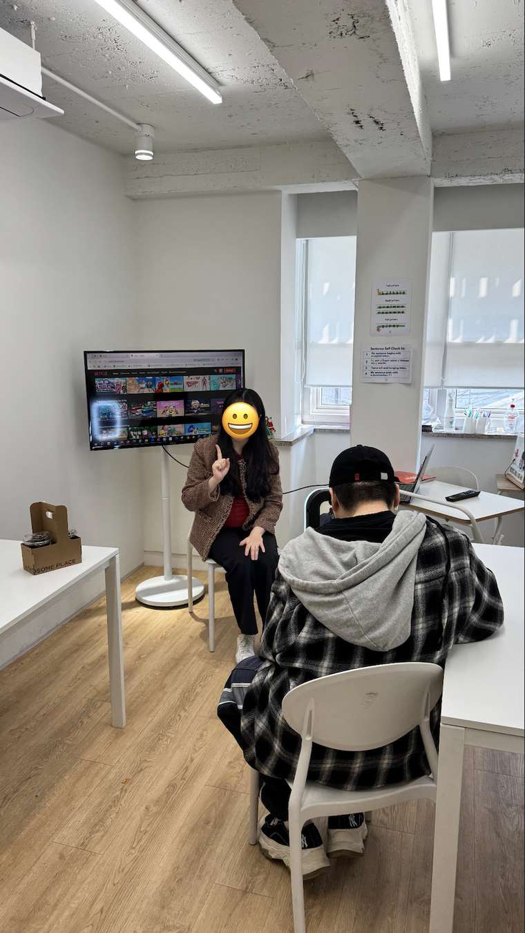 회의실 인터뷰 촬영 현장